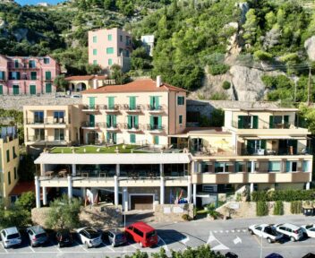 HOTEL HOLIDAY VARIGOTTI